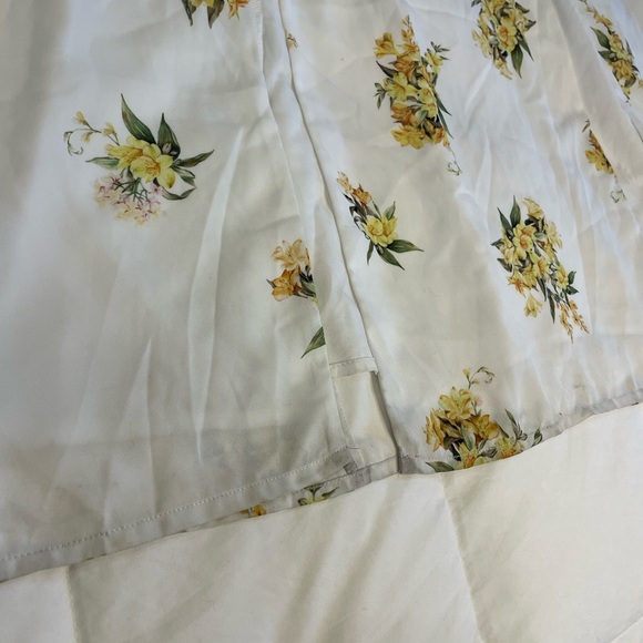 Show Me Your MuMu size Medium White Floral Dress With two Front Slits - Picture 14 of 16